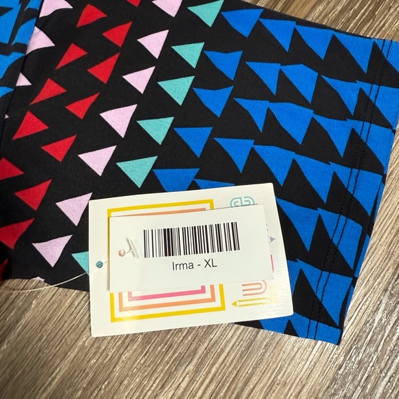 NWT Lularoe Irma Hi Lo Tunic Blouse Black Blue Red Triange design geometic sz:XL - Picture 2 of 4